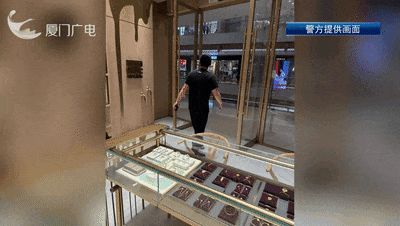 事发厦门一珠宝店!店长紧急报警,3男1女被抓! 事发厦门一珠宝店!店长紧急报警,3男1女被抓!
