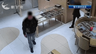 事发厦门一珠宝店!店长紧急报警,3男1女被抓! 事发厦门一珠宝店!店长紧急报警,3男1女被抓!