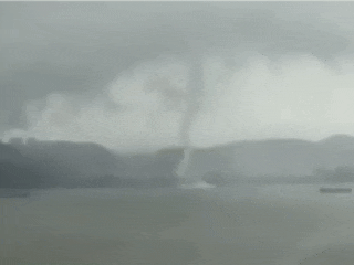 广东一地出现水龙卷！台风“蝴蝶”二次登陆后，今日多地暴雨、雷雨大风预警