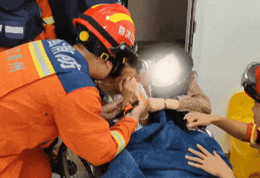 软萌玩具扎进女童右眼!紧急提醒→ 软萌玩具扎进女童右眼!紧急提醒→