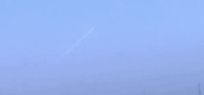 伊朗再次向以色列发射导弹 以称正努力拦截 伊朗再次向以色列发射导弹 以称正努力拦截