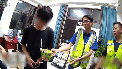 “精神小伙”暴走跨省骑行2天2夜,还上了高速!? “精神小伙”暴走跨省骑行2天2夜,还上了高速!?