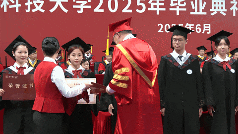 两院院士拨穗正冠,奥运冠军欢乐合唱!华科大毕业典礼真燃 两院院士拨穗正冠,奥运冠军欢乐合唱!华科大毕业典礼真燃