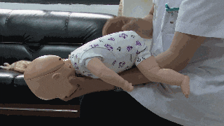 佛山一幼童吃糖被卡,危急时刻,他出手了! 佛山一幼童吃糖被卡,危急时刻,他出手了!