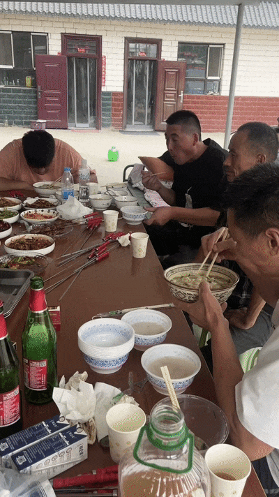 父母开着农机车从河南来新疆,只为…… 父母开着农机车从河南来新疆,只为……