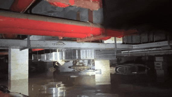 暴雨致车库被淹，女子被困20小时获救！更多救援细节→