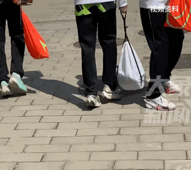 小心!别让孩子长期穿这种鞋 小心!别让孩子长期穿这种鞋