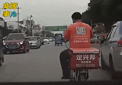 “低头族”请注意，别让手机“偷走”你的安全！