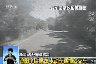 为了“扶帽”摔倒受伤！夏天骑电动车请听劝→