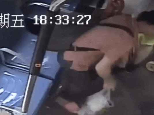 事发长沙！七旬娭毑急哭：“这可是给我崽救命的！”