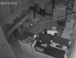 深更半夜，男子干这事想“中奖”？四小时后……