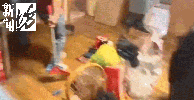 一天50只蟑螂窜出!大家疯狂跺脚!上海独居女子,年轻时光鲜,老了却让家人颜面扫地? 一天50只蟑螂窜出!大家疯狂跺脚!上海独居女子,年轻时光鲜,老了却让家人颜面扫地?