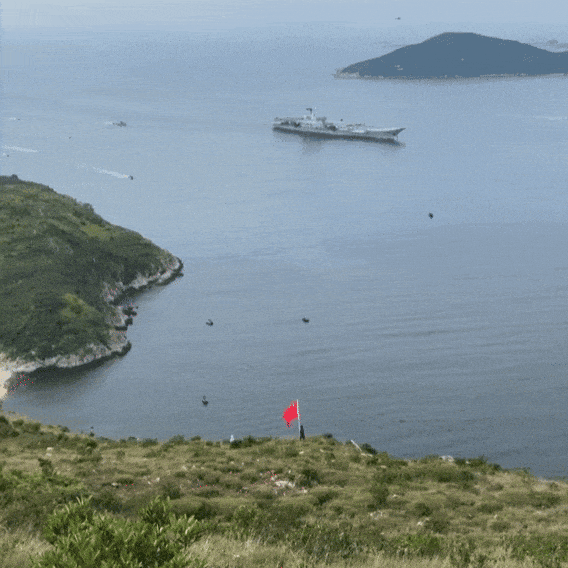 香港“挥旗哥”，登上山东舰！