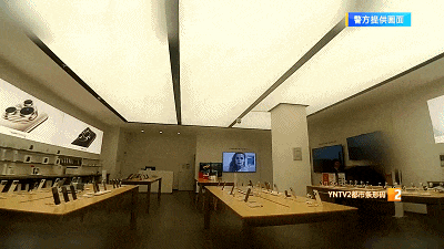 “全是白蛇在翻滚” 女子冲入店铺惊恐万分!民警:吃菌子没? “全是白蛇在翻滚” 女子冲入店铺惊恐万分!民警:吃菌子没?