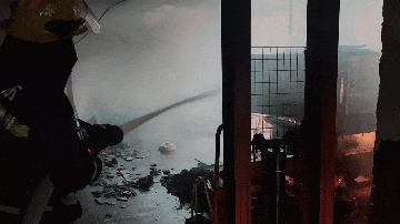 千万别学!租客带TA回家充电,家烧没了…… 千万别学!租客带TA回家充电,家烧没了……