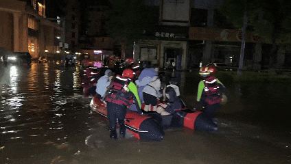 中到大雨局部暴雨、大暴雨……云南多地遭遇强降雨，消防出动抢险救援，未来几天天气→