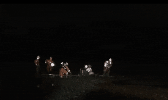3岁萌娃随爸妈赶海，走着走着腿“没了”？