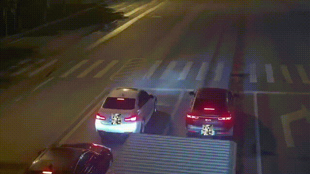 生死20米！民警被撞飞瞬间揪心监控曝光，毒贩竟疯狂到这种地步！