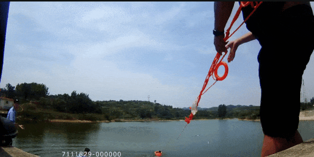 82秒！生死营救！烟台民警赵冠胜好样的！