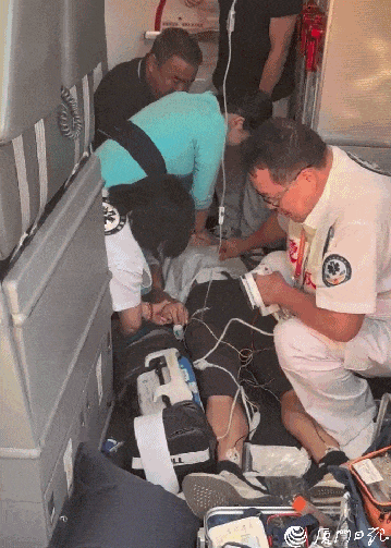 上海出发航班突发！45岁乘客心跳骤停，失去意识……