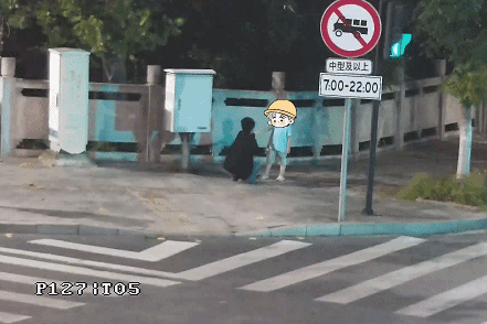 凌晨2点,幼童出走海宁街头,被美女阿姨“捡”到… 凌晨2点,幼童出走海宁街头,被美女阿姨“捡”到…