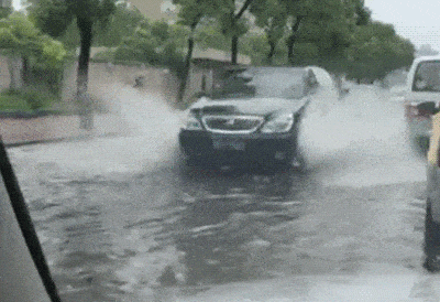 烟台,局部大暴雨!伴有雷电+7~9级阵风 烟台,局部大暴雨!伴有雷电+7~9级阵风