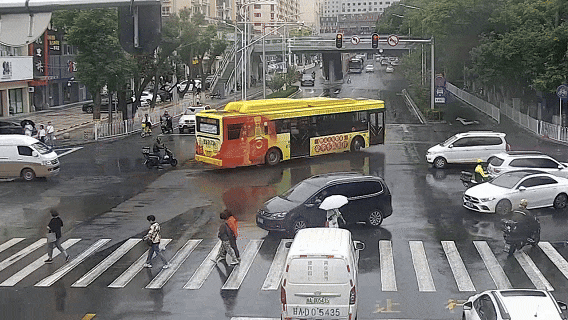 高速上“停车→掉头→逆行→掉头”，竟是为了……