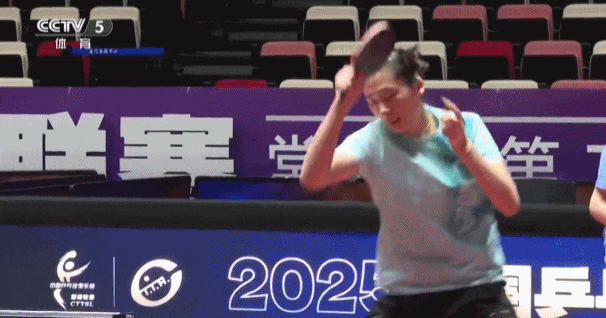 樊振东王楚钦热身后开心击掌!各俱乐部适应比赛场地,乒超联赛第二阶段今日开打 樊振东王楚钦热身后开心击掌!各俱乐部适应比赛场地,乒超联赛第二阶段今日开打