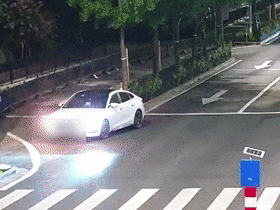 "生死时速" 深夜街头民警背人狂奔…… "生死时速" 深夜街头民警背人狂奔……