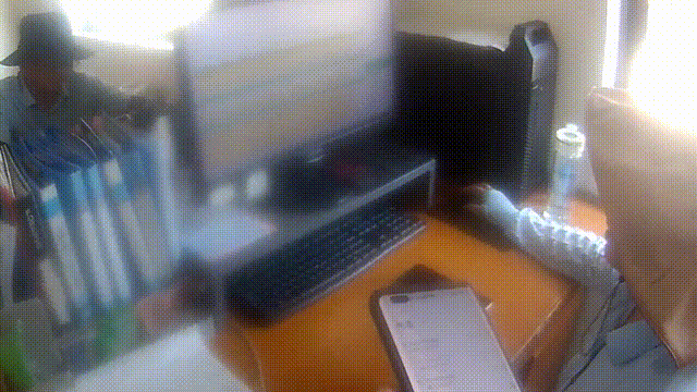 每天准时出摊的老人没出现，他急了！