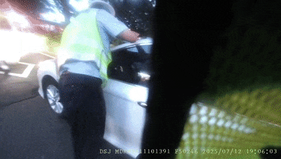 女子醉驾被查！现场疯狂喝水......
