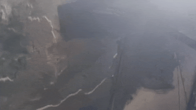 热 ҈ 热 ҈ 热 ҈！高温下，店家的4台空调竟同时着火！