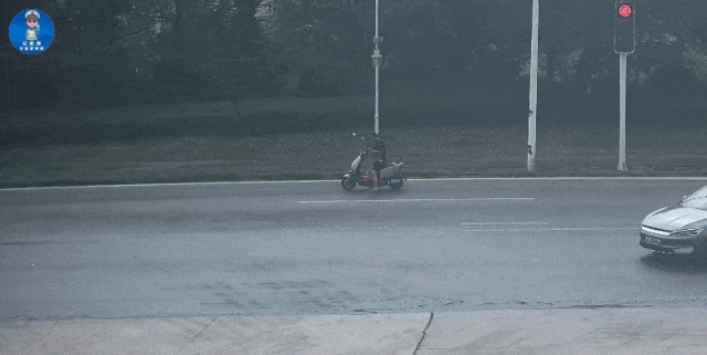 离谱遇上离谱！被撞得头皮血肿