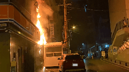 凌晨3点，男子狂按喇叭“吵”醒一栋楼，却获全楼怒赞！