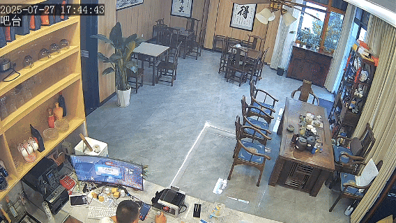 休假辅警“偶遇”可疑三人组,一句话让他识破“洗钱”骗局! 休假辅警“偶遇”可疑三人组,一句话让他识破“洗钱”骗局!