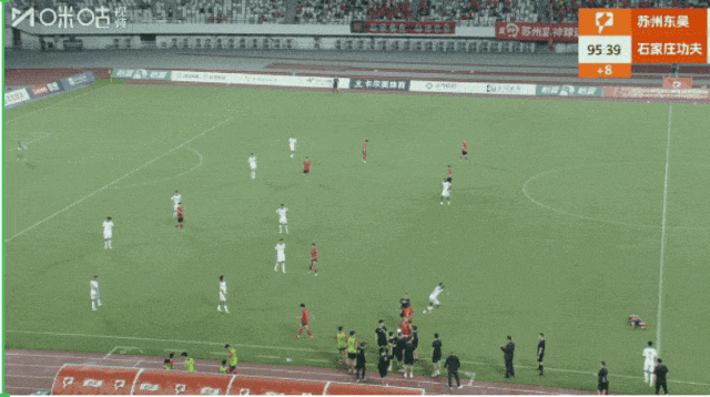 26岁球员比赛时突然倒地