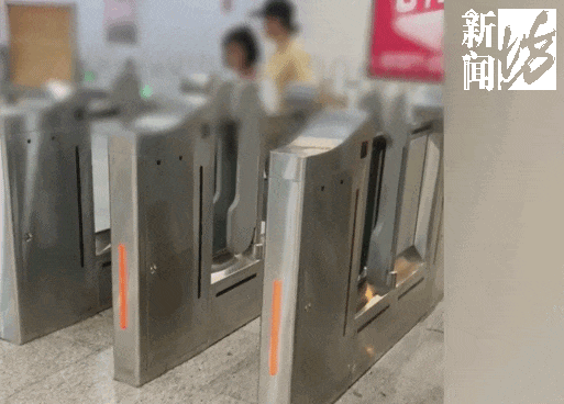 上海地铁闸机夹人?有人经过"吓丝丝"…官方回应 上海地铁闸机夹人?有人经过"吓丝丝"…官方回应