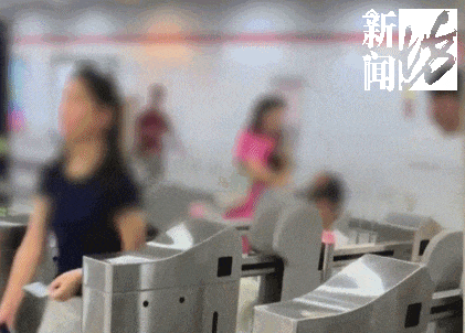 上海地铁闸机常开后，孩子却容易被夹？官方回应