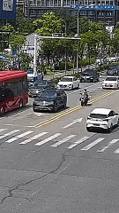 事发合肥，车上一名孩童突发呼吸困难，交警街头极速救援