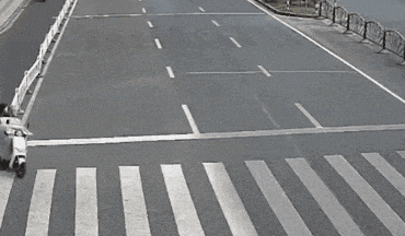 街头惊现“异形”电动车？当场查扣！