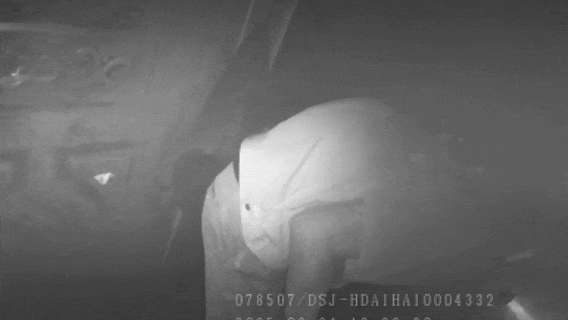 早日康复!民警王一两次冲进火场救人后晕倒…… 早日康复!民警王一两次冲进火场救人后晕倒……