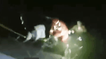 大哥江边遛弯被夜色“蒙”眼,消防员到场时他正躺在河床边动弹不得...... 大哥江边遛弯被夜色“蒙”眼,消防员到场时他正躺在河床边动弹不得......