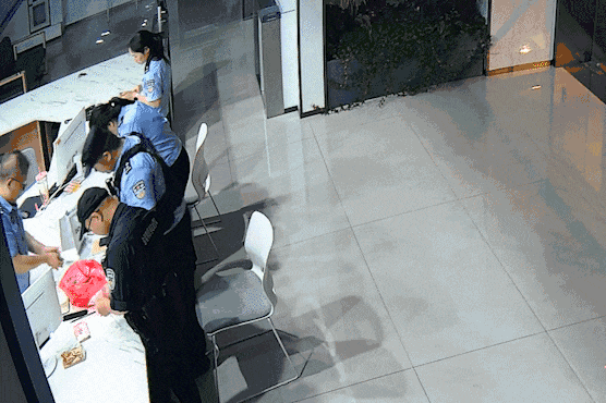 “薛同学，警察蜀黍找你！”