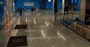 上海地铁晚高峰,男子突然昏迷!“没有心跳了”,一场与死神的战斗打响→ 上海地铁晚高峰,男子突然昏迷!“没有心跳了”,一场与死神的战斗打响→