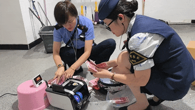 旅客下车后发现，149900元现金落高铁上了！