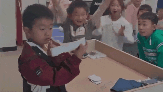 “没人举手是吧，那我开始点名了！”
