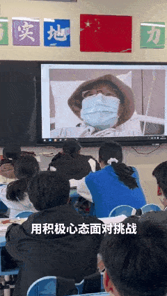 “没人举手是吧，那我开始点名了！”