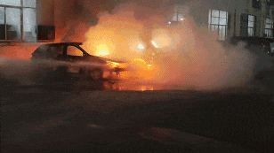 深夜!正在充电的TA突然“暴怒”,隔壁“邻居”惨遭牵连 深夜!正在充电的TA突然“暴怒”,隔壁“邻居”惨遭牵连