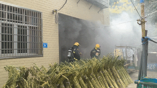 唏嘘！为一包零食，3岁幼童竟烧了自己家？