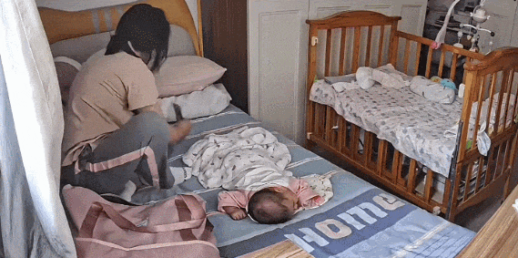 月嫂下户当天偷偷塞红包，宝妈发现后→